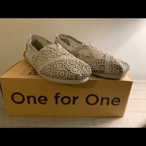 Nearly New TOMS Silver Morocco Crochet Slip On